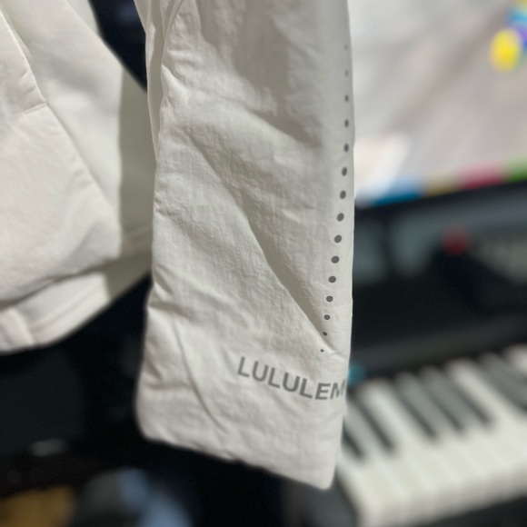 Lululemon Another mile jacket - Picture 8 of 8